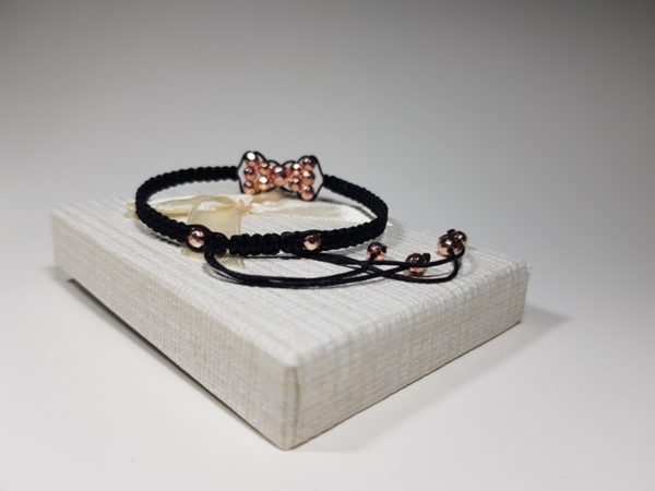 handmade macrame bracelet with hematite lavriostone