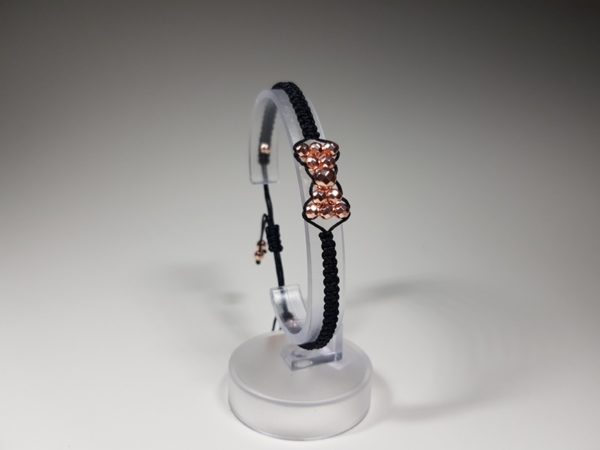 handmade macrame bracelet with hematite lavriostone