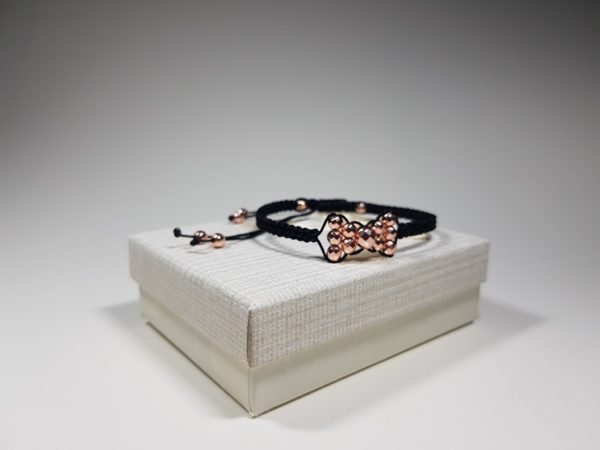 handmade macrame bracelet with hematite lavriostone