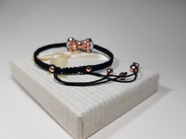 handmade macrame bracelet with hematite lavriostone