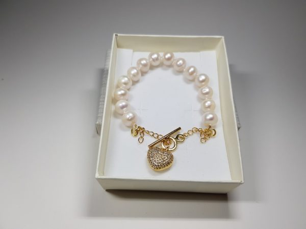 braxioli me fysika margaritaria kai motif karfia me zircon lavriostone