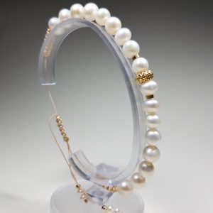 handmade bracelet with natural pearls and gold 14k lavriostone