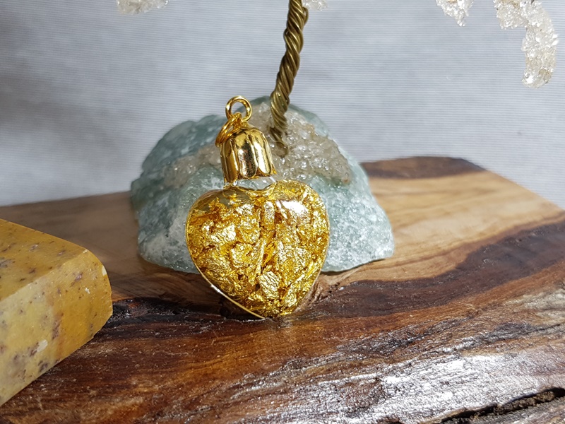 μοτίφ καρδιά με φύλλα χρυσού lavriostone