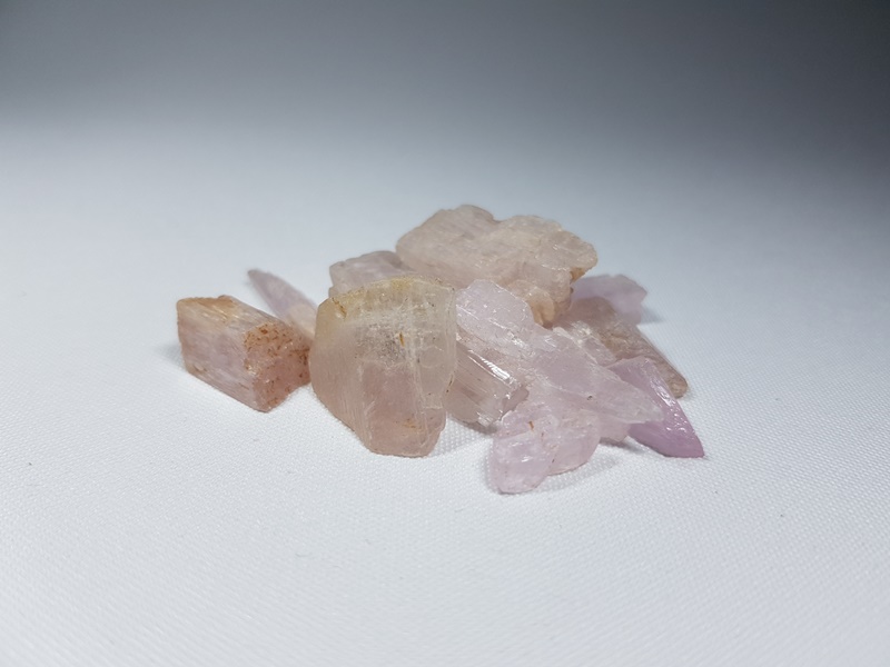 Κουνζίτης Κρύσταλλος - Kunzite Cr30 Lavriostone
