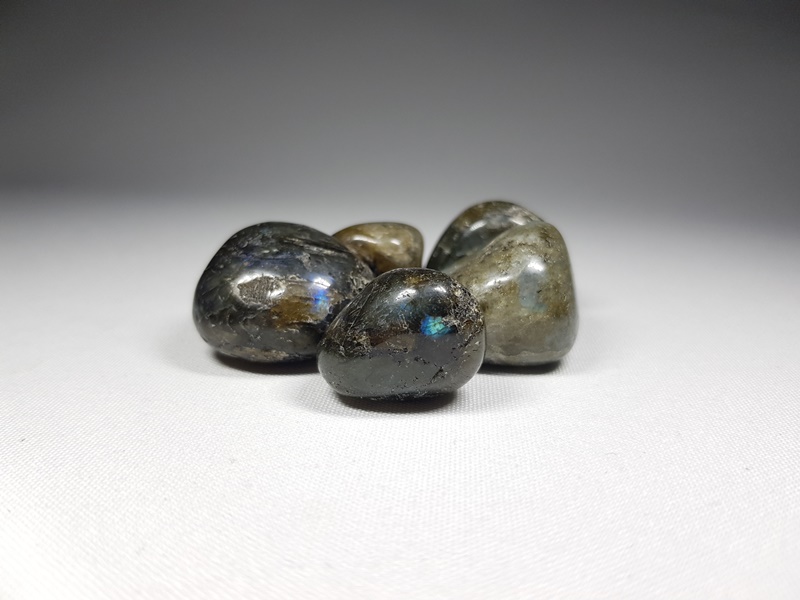 Λαβραδορίτης Βότσαλο - Labradorite Cr24 Lavriostone