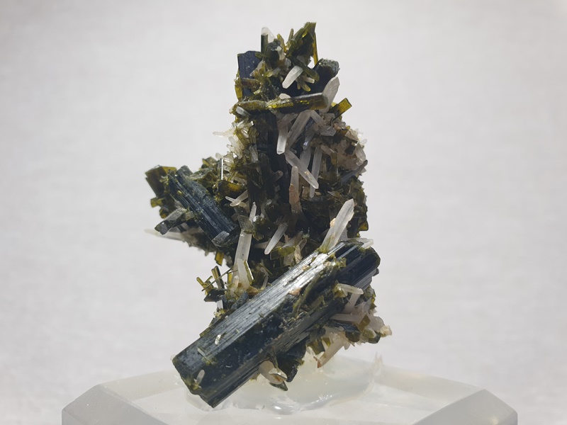 Επίδοτο με Χαλαζία - Epidote with quartz min296 Lavriostone