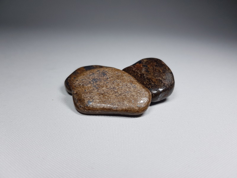Μπρονζίτης βότσαλο - Bronzite Cr62 Lavriostone