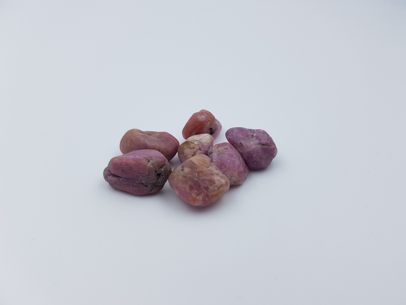 Ρουμπίνι Αιθιοπίας βότσαλο- Ruby from Ethiopia Cr102 Lavriostone