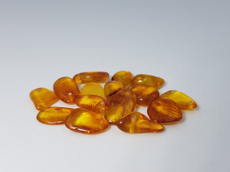 Κεχριμπάρι με τρύπα_amber with hole_CR141 Lavriostone