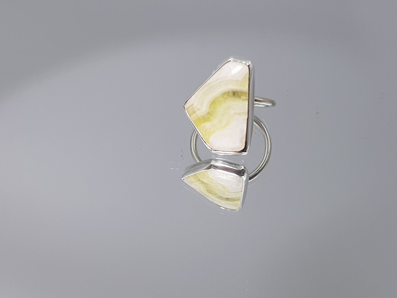 Χειροποίητο δαχτυλίδι με κίτρινο Αραγωνίτη_UC39 Lavriostone