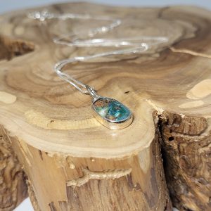 Μένταγιόν με cuprian Αδαμίτη (Adamite)_UC226 Lavriostone