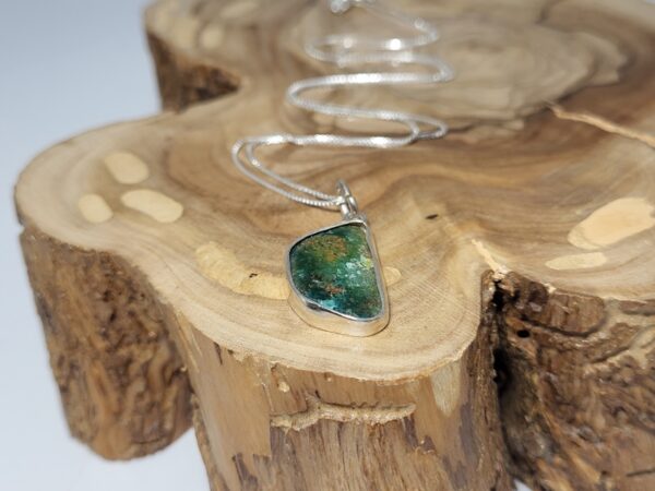 Μένταγιόν με cuprian Αδαμίτη (Adamite)_UC242 Lavriostone