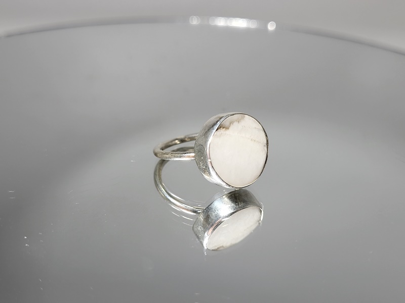 Χειροποίητο δαχτυλίδι με λευκό Καλσίτη_UC251 Lavriostone