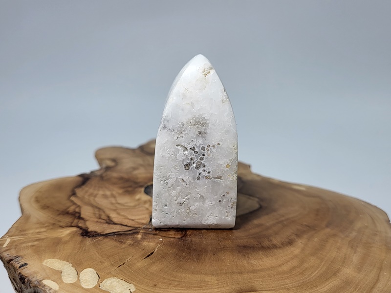 Point Λευκού Καλσίτη_P137 Lavriostone