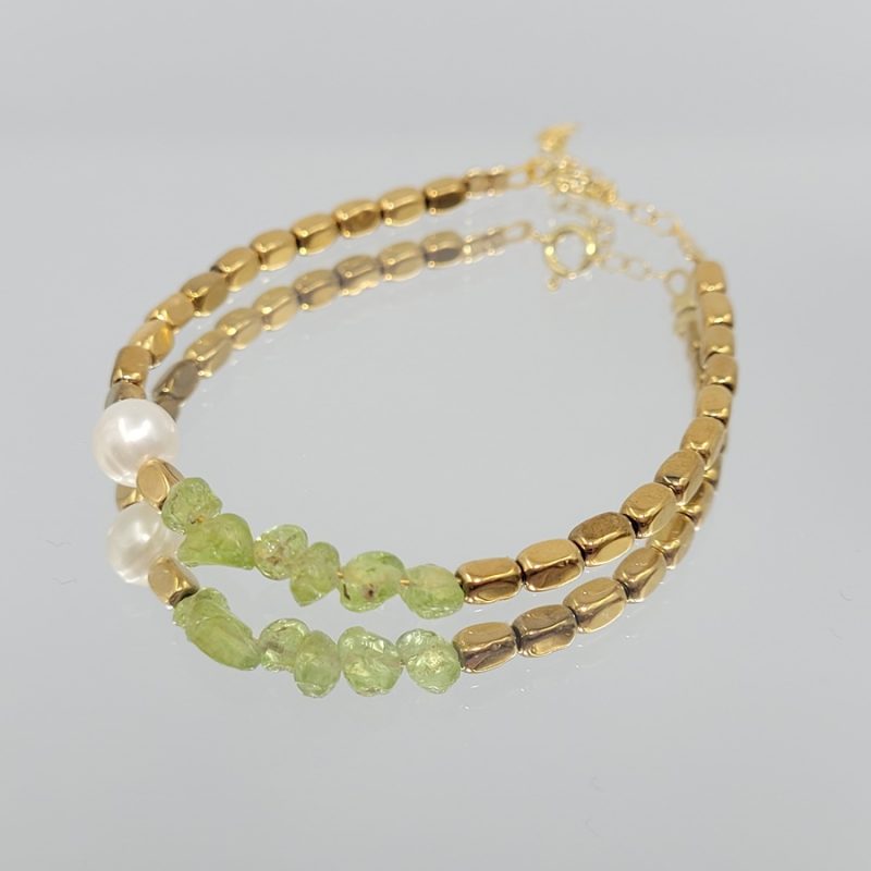 vraxioli-me-peridoto-kai-fysiko-margaritari-B272-lavriostone
