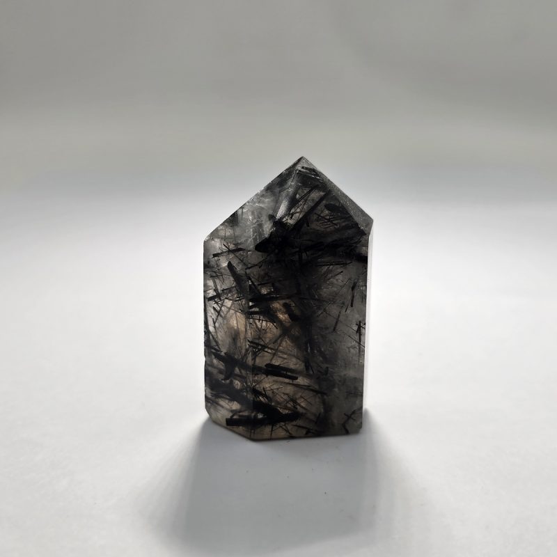 Point_chalazia_me_tourmalini_P430_lavriostone