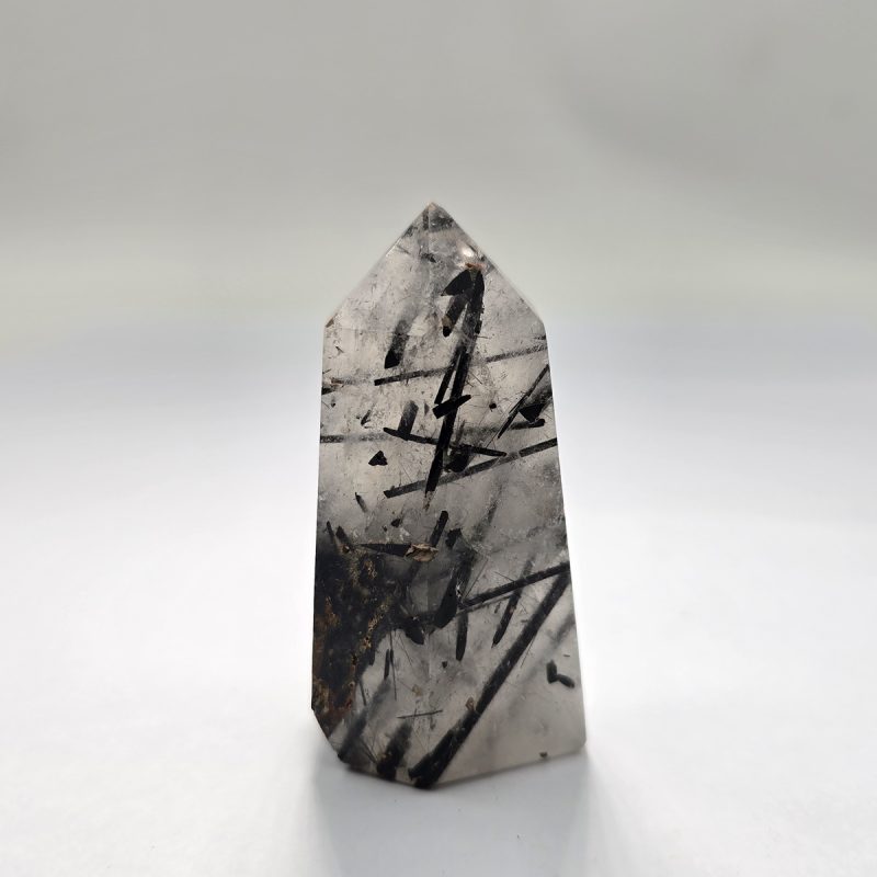 Point_chalazia_me_tourmalini_P431_lavriostone