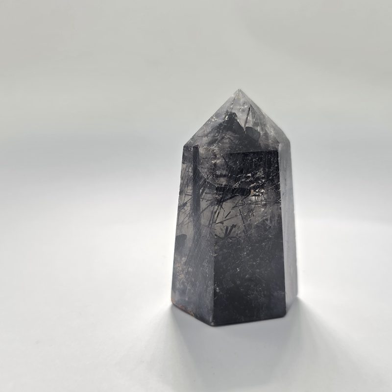 Point_chalazia_me_tourmalini_P432_lavriostone