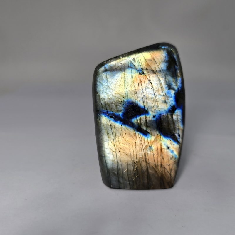 rainbow_labradoritis_min2995_lavriostone