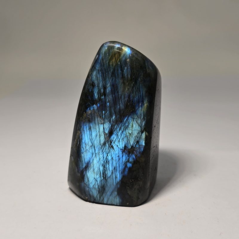 rainbow_labradoritis_min3002_lavriostone