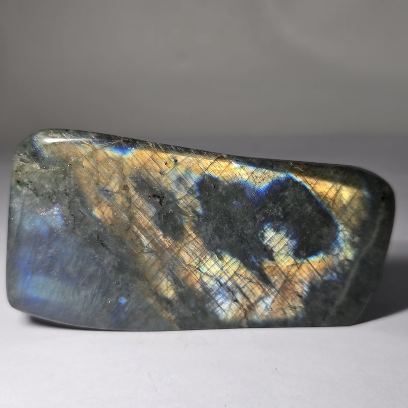 rainbow_labradoritis_min3003_lavriostone