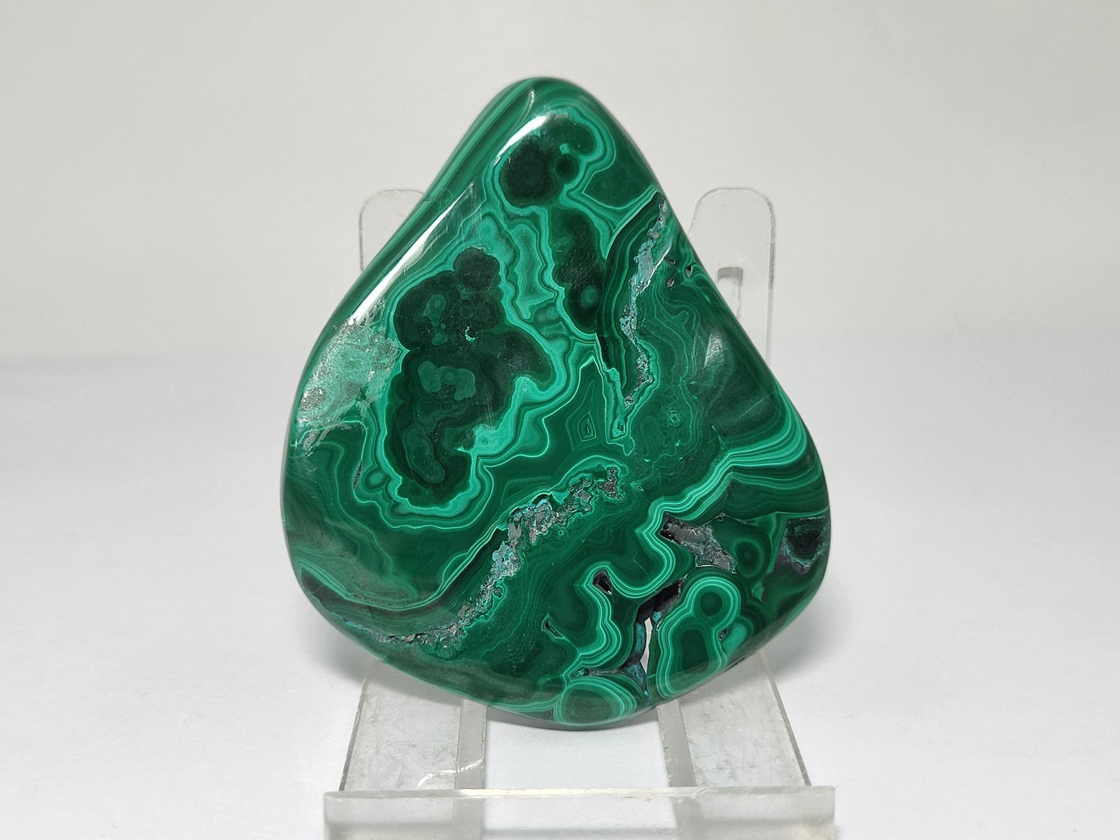 Malachitis-Malachite-Min3042-Lavriostone (3) Malachitis-Malachite-min3042-lavriostone