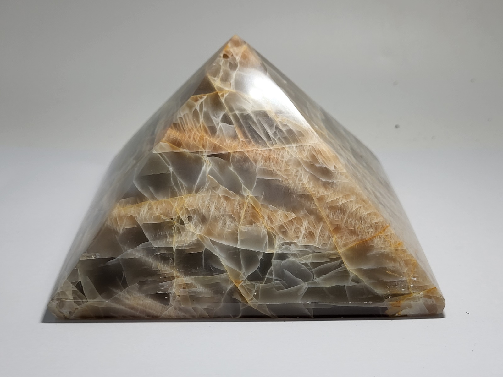 Pyramida Kafe Feggaropetra -Pyramid Brown Moonstone- Min3132 (13) Pyramida Kafe Feggaropetra -Pyramid Brown Moonstone- Min3132 (11)