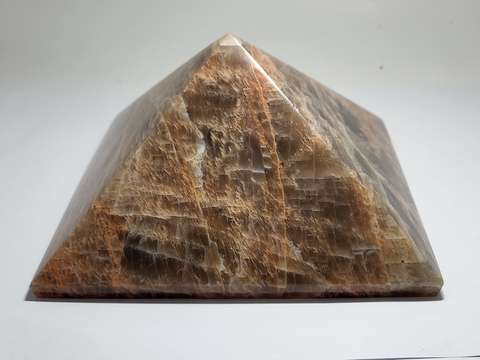 Pyramida Kafe Feggaropetra -Pyramid Brown Moonstone- Min3133 (7) Pyramida Kafe Feggaropetra -Pyramid Brown Moonstone- Min3133 (5)