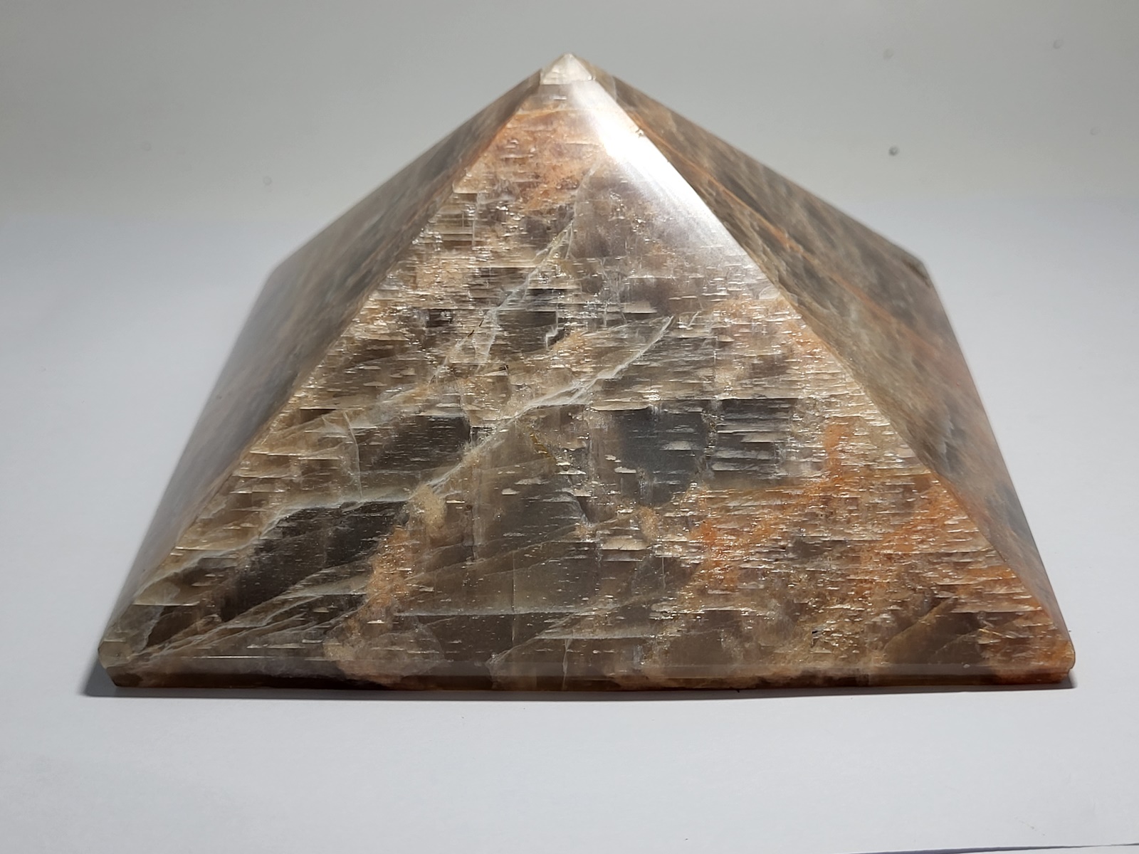 Pyramida Kafe Feggaropetra -Pyramid Brown Moonstone- Min3133 (8) Pyramida Kafe Feggaropetra -Pyramid Brown Moonstone- Min3133 (5)