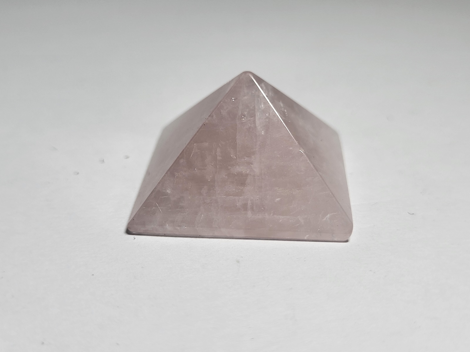Pyramida Roz Xalazia-Pyramid Rose Quartz-Min3118 (10) Pyramida Roz Xalazia-Pyramid Rose Quartz-Min3118 (7)