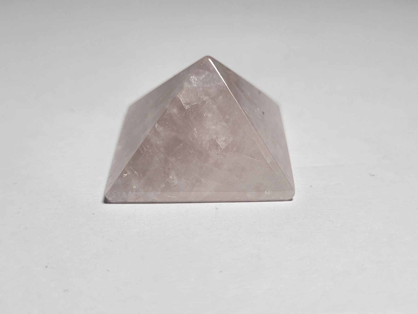 Pyramida Roz Xalazia-Pyramid Rose Quartz-Min3118 (7) Pyramida Roz Xalazia-Pyramid Rose Quartz-Min3118 (7)