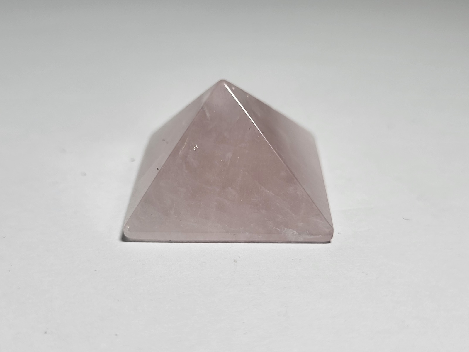 Pyramida Roz Xalazia-Pyramid Rose Quartz-Min3118 (9) Pyramida Roz Xalazia-Pyramid Rose Quartz-Min3118 (7)