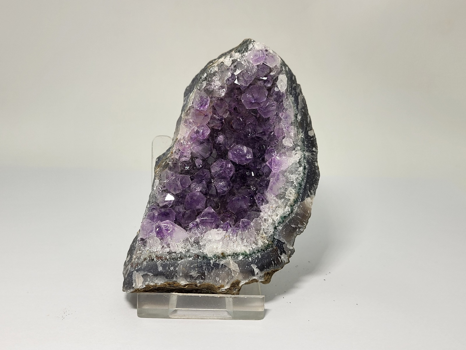amethystos-amethyst-min3019-lavriostone (8) amethystos-amethyst-min3019-lavriostone