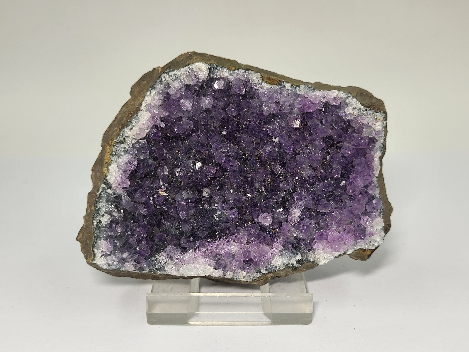 amethystos-amethyst-min3025-lavriostone (9) amethystos-amethyst-min3025-lavriostone