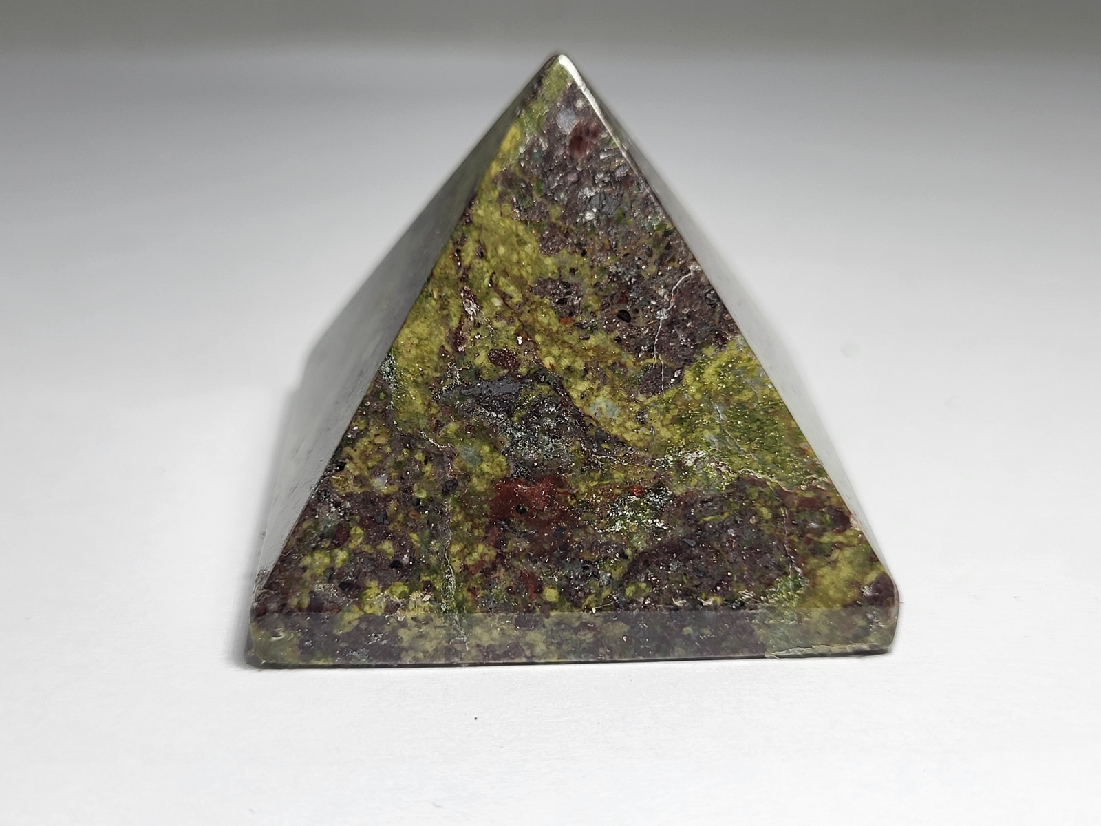 pyramida japer kambaba - pyramid japer kambaba-min3108-lavriostone pyramida japer kambaba - pyramid japer kambaba-min3108-lavriostone