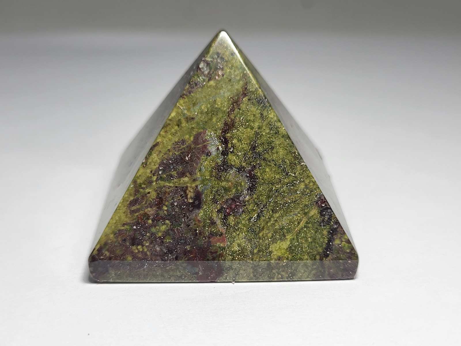 pyramida japer kambaba - pyramid japer kambaba-min3108-lavriostone pyramida japer kambaba - pyramid japer kambaba-min3108-lavriostone