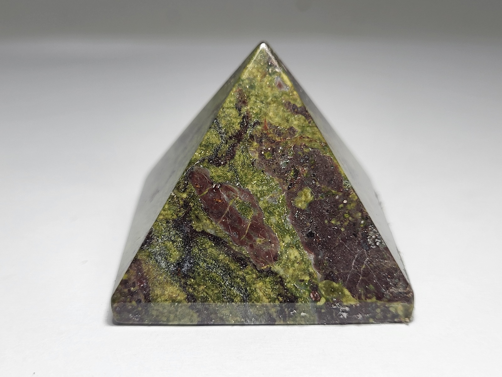pyramida japer kambaba - pyramid japer kambaba-min3108-lavriostone pyramida japer kambaba - pyramid japer kambaba-min3108-lavriostone