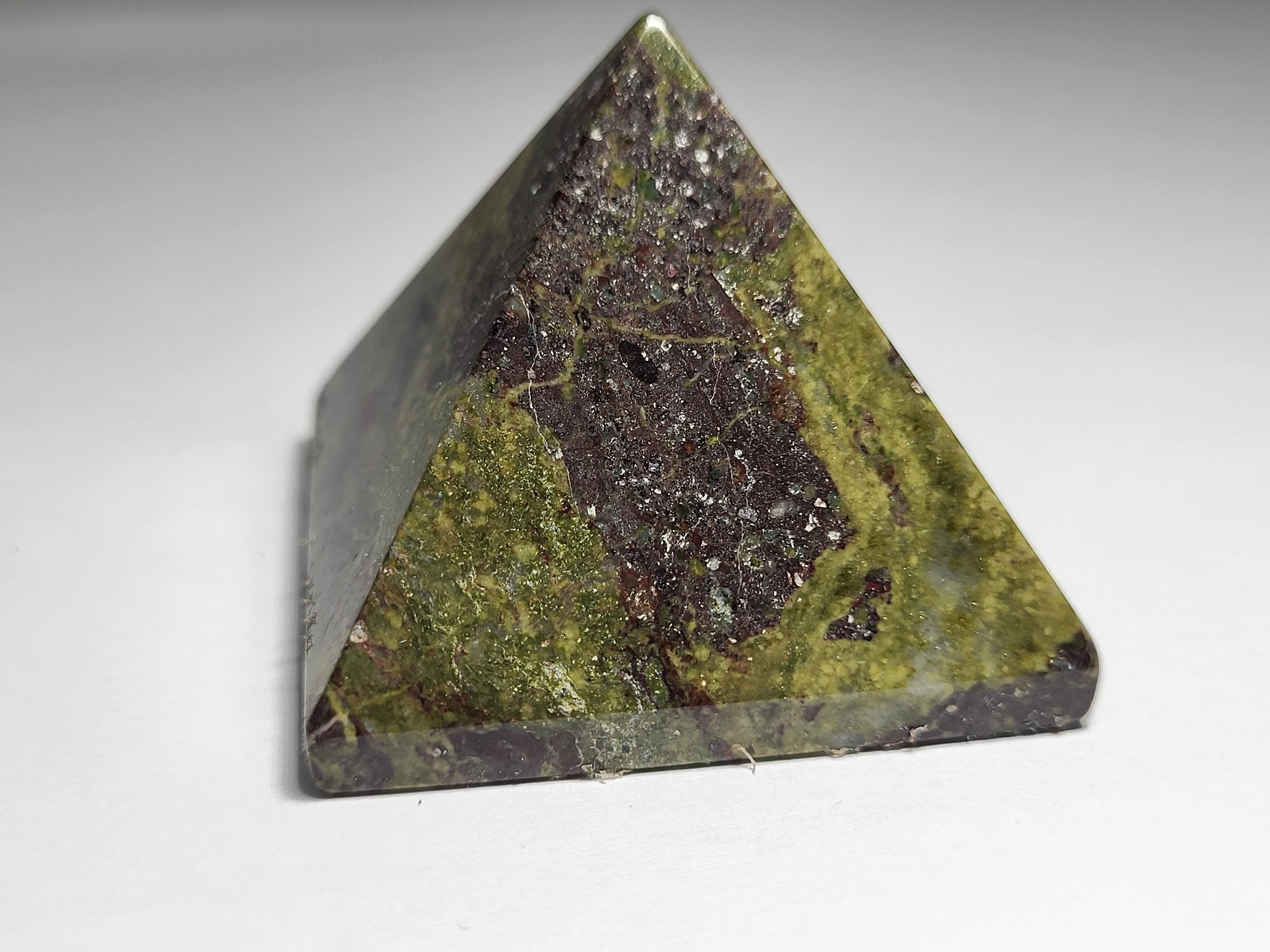 pyramida japer kambaba - pyramid japer kambaba-min3108-lavriostone pyramida japer kambaba - pyramid japer kambaba-min3108-lavriostone