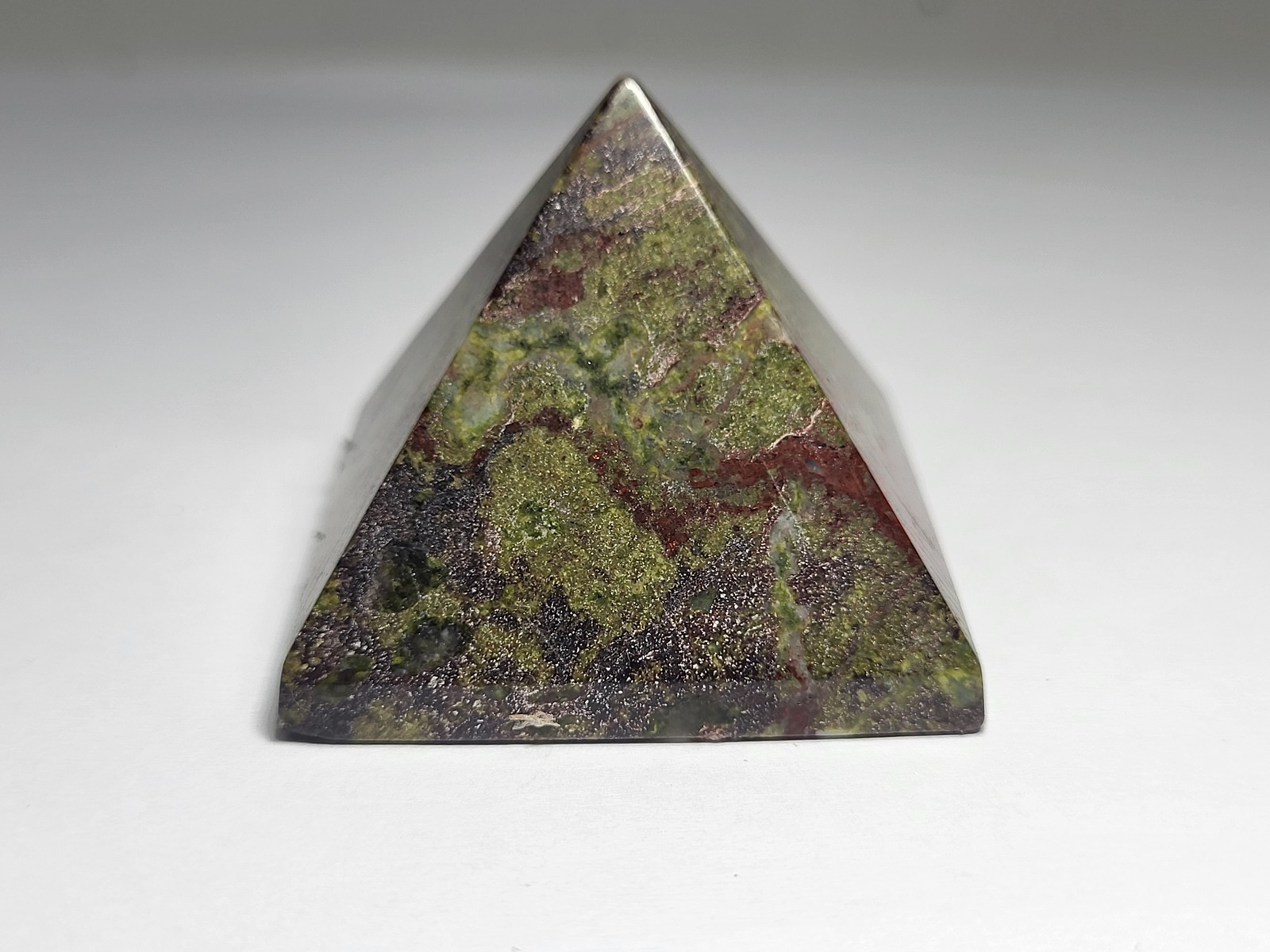 pyramida japer kambaba - pyramid japer kambaba-min3109-lavriostone pyramida japer kambaba - pyramid japer kambaba-min3109-lavriostone