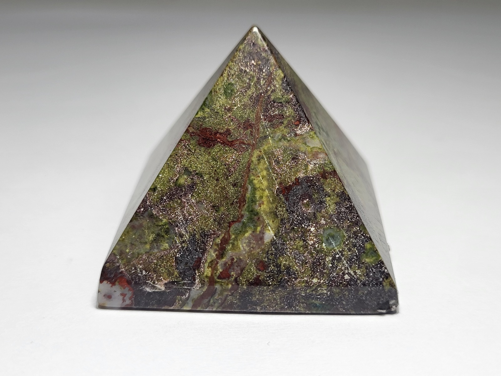 pyramida japer kambaba - pyramid japer kambaba-min3109-lavriostone pyramida japer kambaba - pyramid japer kambaba-min3109-lavriostone