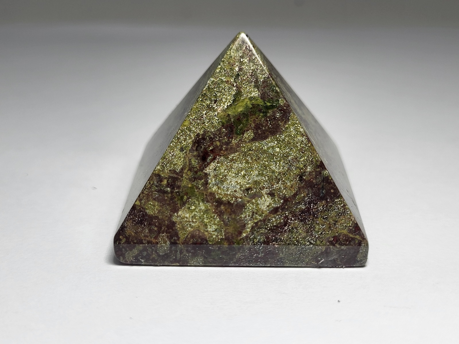 pyramida japer kambaba - pyramid japer kambaba-min3110-lavriostone pyramida japer kambaba - pyramid japer kambaba-min3110-lavriostone