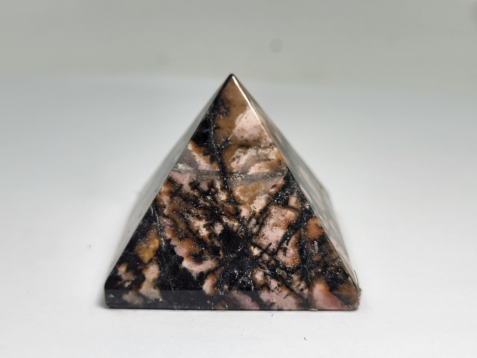 Pyramida Rodoniti - Pyramid Rhodonite-Min3105-Lavriostone Pyramida Rodoniti - Pyramid Rhodonite-Min3105-Lavriostone