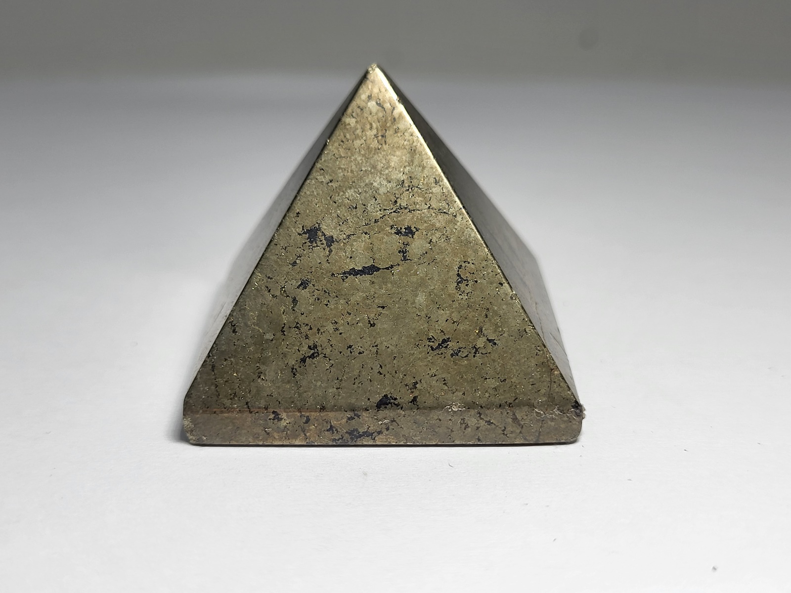 pyramida sidiropyriti-pyrimid pyrite-min3111-lavriostone pyramida sidiropyriti-pyrimid pyrite-min3111-lavriostone