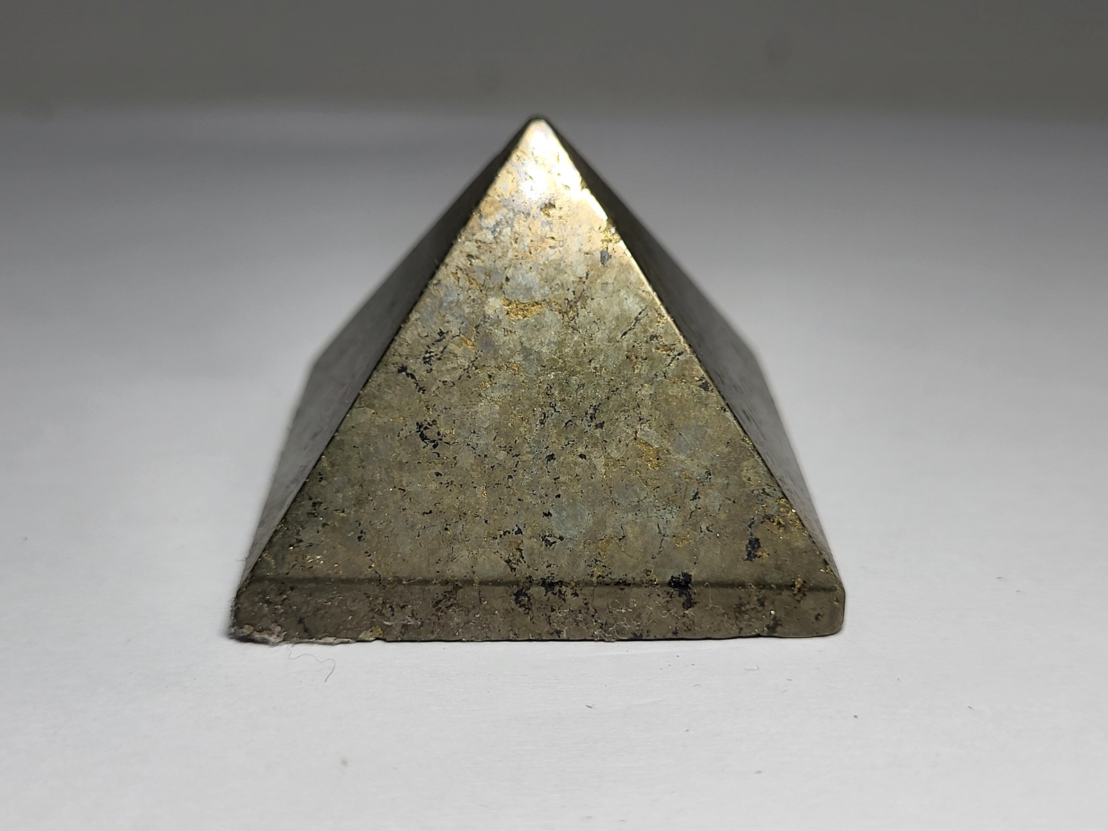 pyramida sidiropyriti-pyrimid pyrite-min3112-lavriostone pyramida sidiropyriti-pyrimid pyrite-min3112-lavriostone