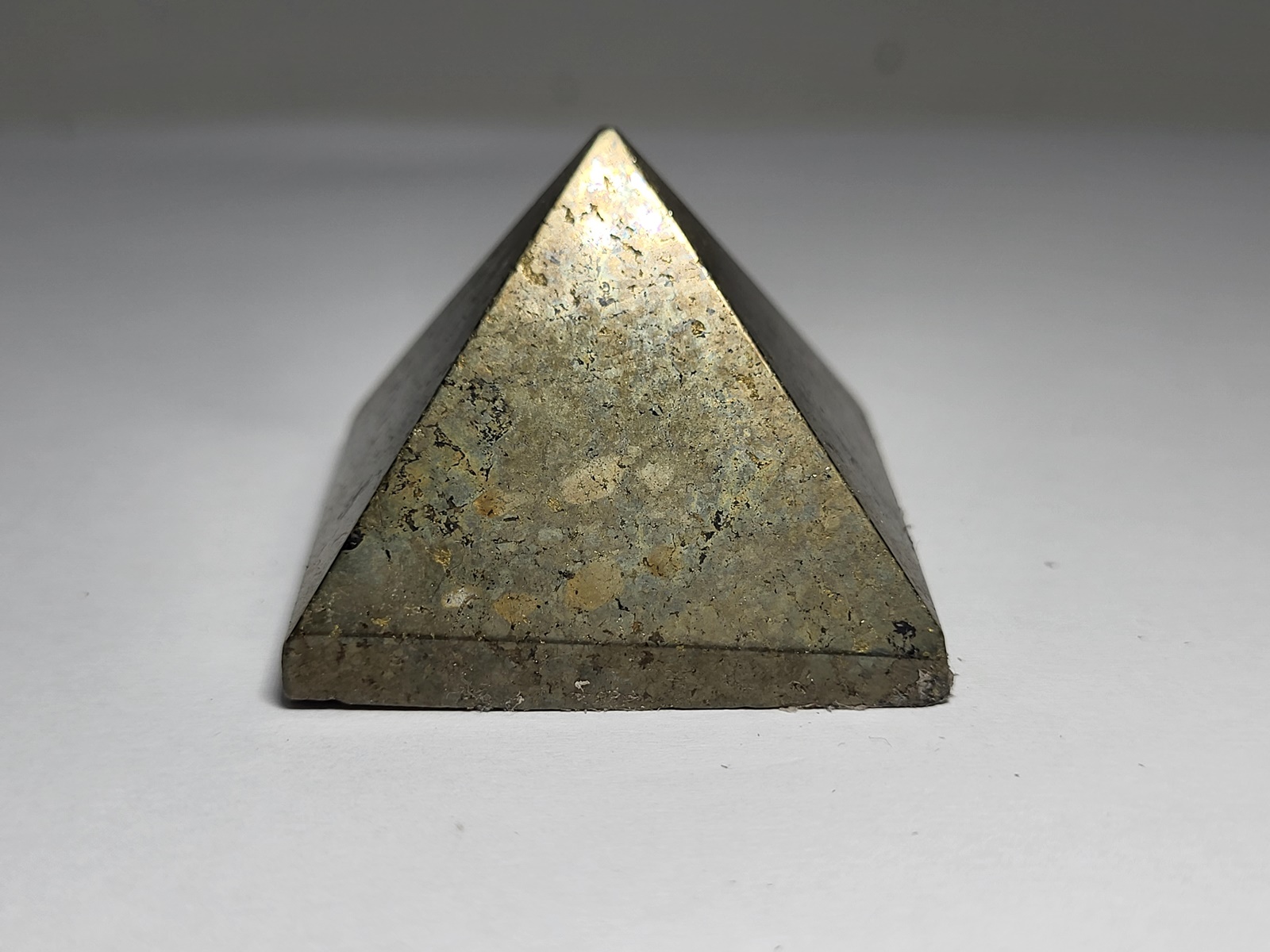 pyramida sidiropyriti-pyrimid pyrite-min3112-lavriostone pyramida sidiropyriti-pyrimid pyrite-min3112-lavriostone