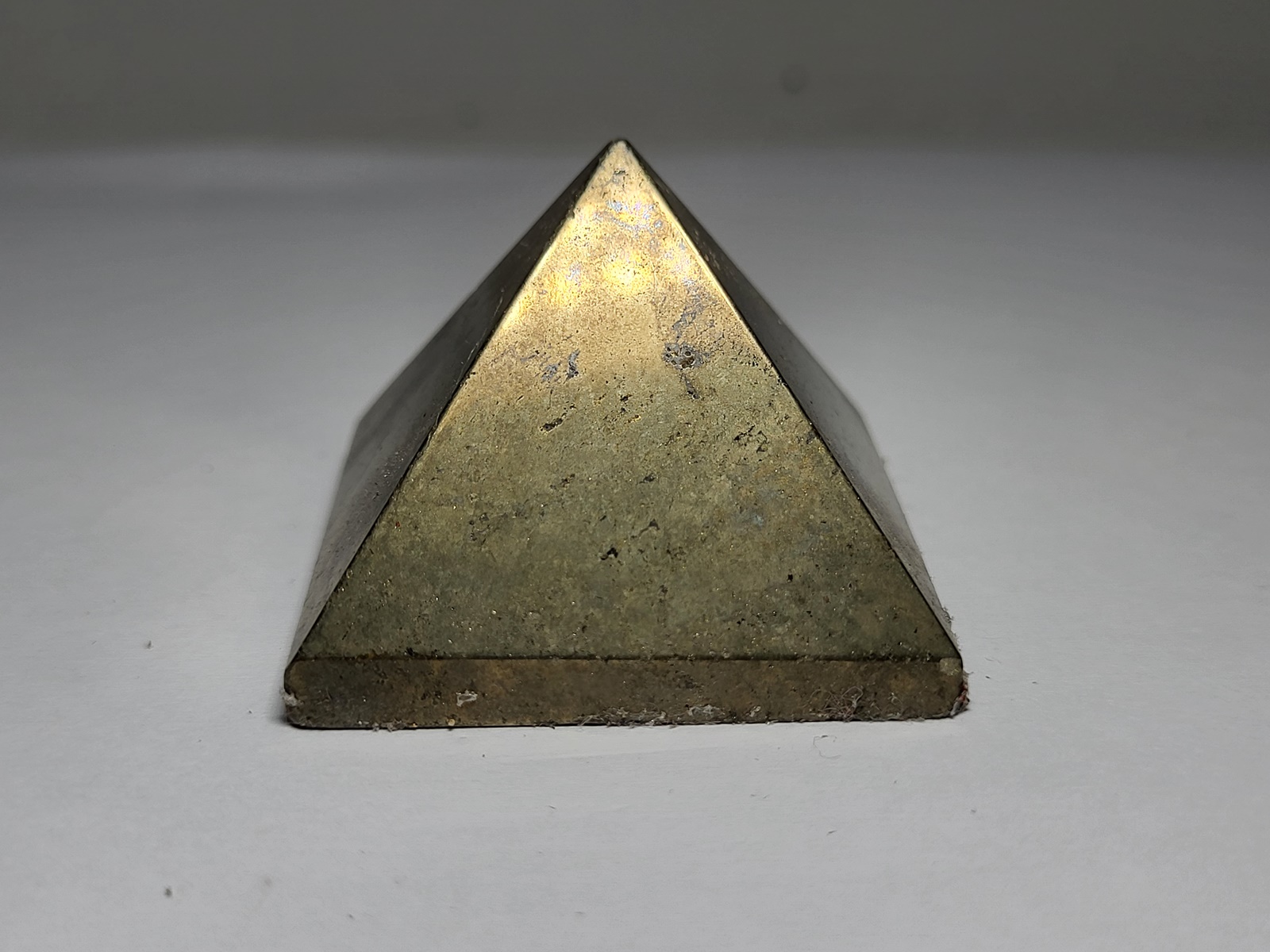 Πυραμίδαpyramida sidiropyriti-pyrimid pyrite-min3113-lavriostone Σιδηροπυρίτη-Pyramid Pyrite-Min3113 (2) pyramida sidiropyriti-pyrimid pyrite-min3113-lavriostone