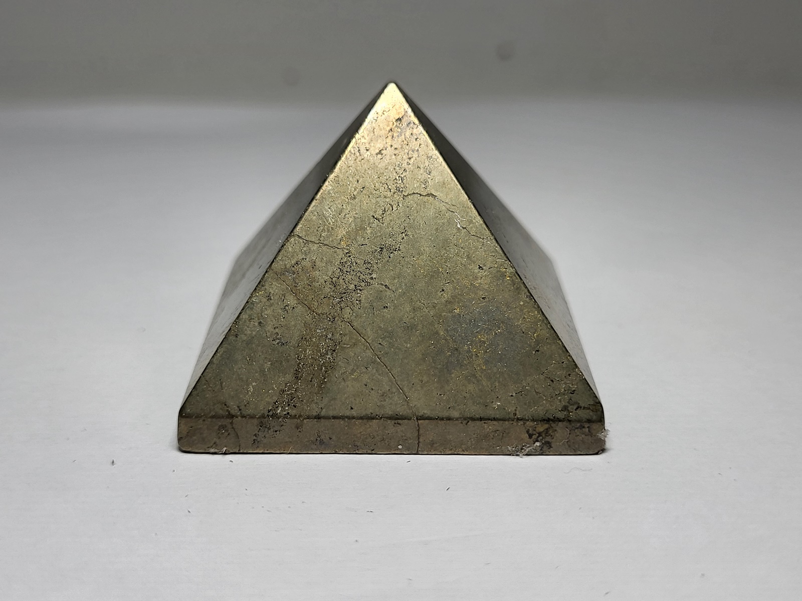 pyramida sidiropyriti-pyrimid pyrite-min3113-lavriostone pyramida sidiropyriti-pyrimid pyrite-min3113-lavriostone