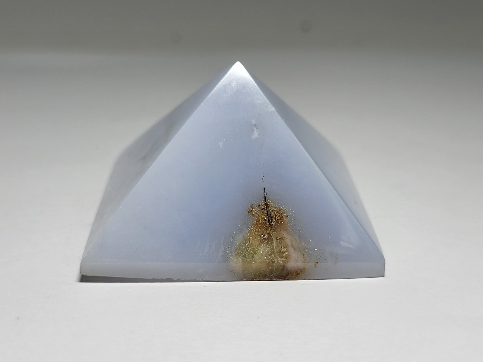 pyramida xalkidoniou-pyramid chalcedony-min3127-lavriostone pyramida xalkidoniou-pyramid chalcedony-min3127-lavriostone