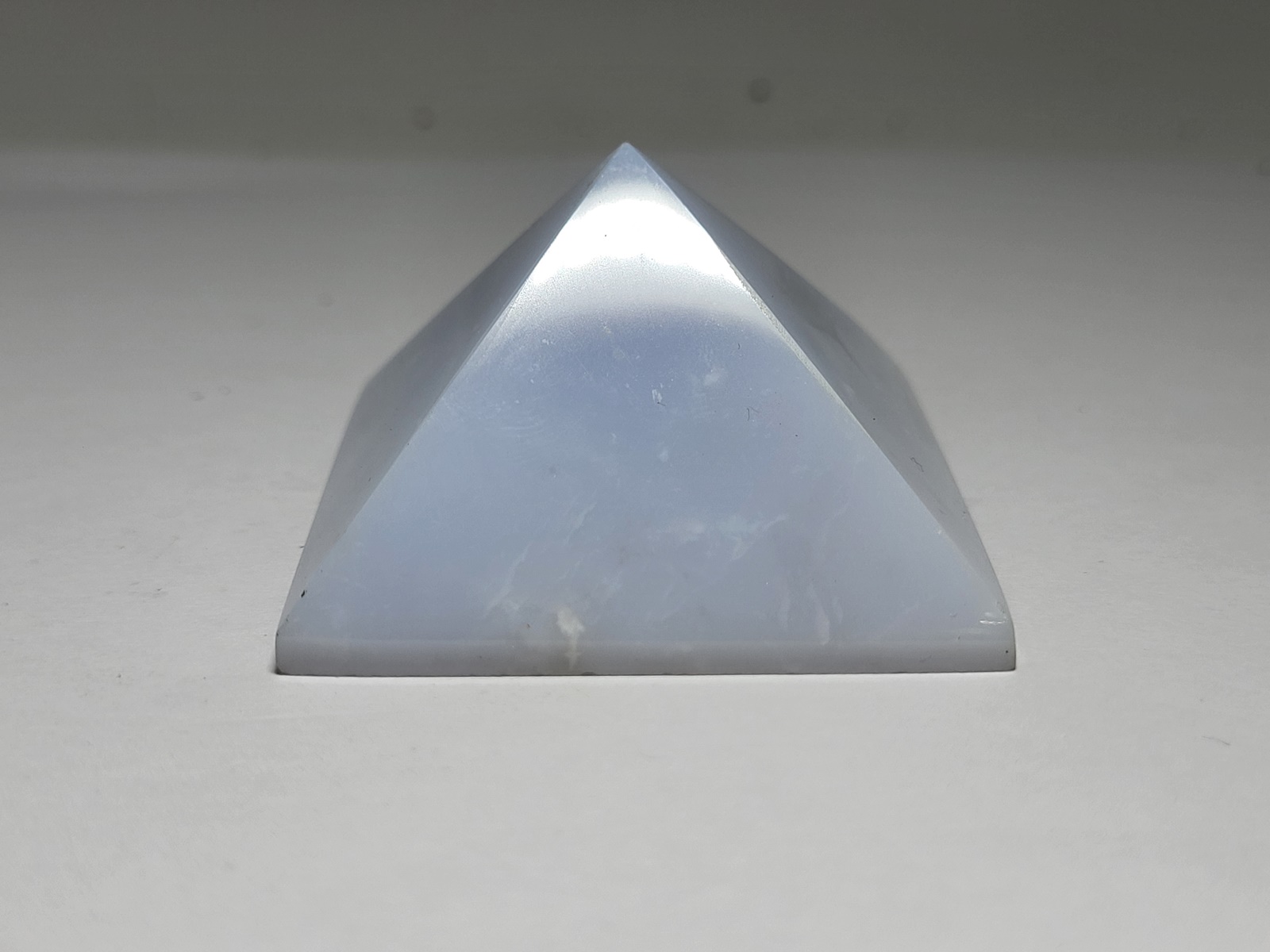 pyramida xalkidoniou-pyramid chalcedony-min3127-lavriostone pyramida xalkidoniou-pyramid chalcedony-min3127-lavriostone