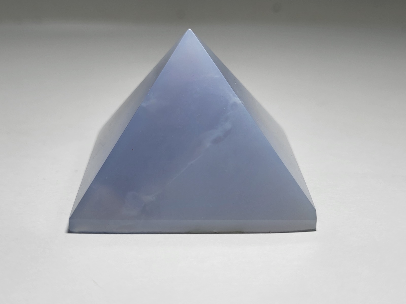 pyramida xalkidoniou-pyramid chalcedony-min3128-lavriostone pyramida xalkidoniou-pyramid chalcedony-min3128-lavriostone